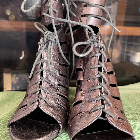 DV by Dolce Vita Metallic Pewter Lace-Up Heeled Boots-8M pre-loved excellent! - Picture 11 of 13